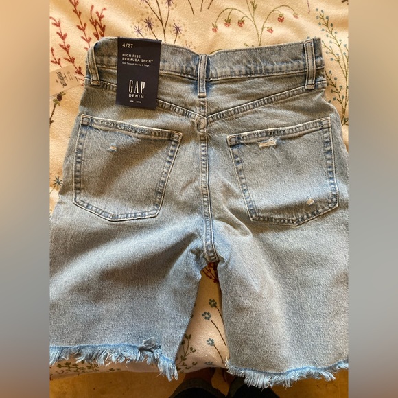 GAP High Rise light denim Bermuda jean shorts • size 27/4 • NWT • new, never use - Picture 7 of 10
